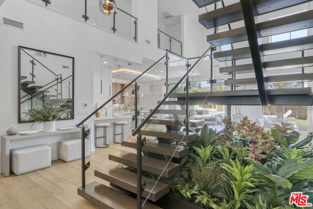 Interior, Pendant Lights, Recessed Lighting, Wood Texture Flooring