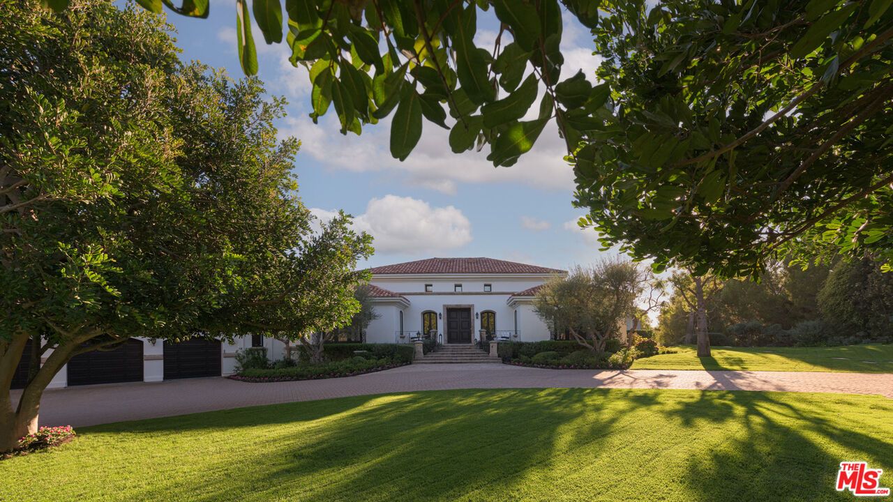 Backyard, Exterior, Facade, Mediterranean