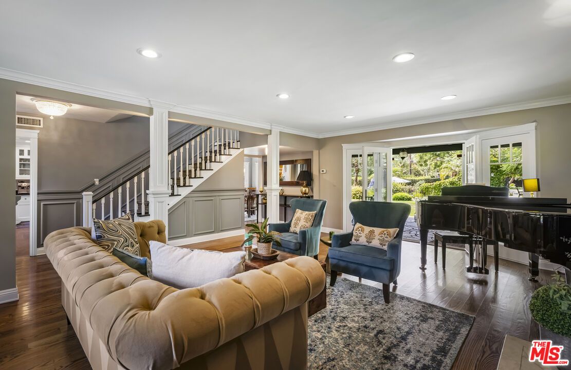 Interior, Living room, Piano, Recessed Lighting, Wood Texture Flooring