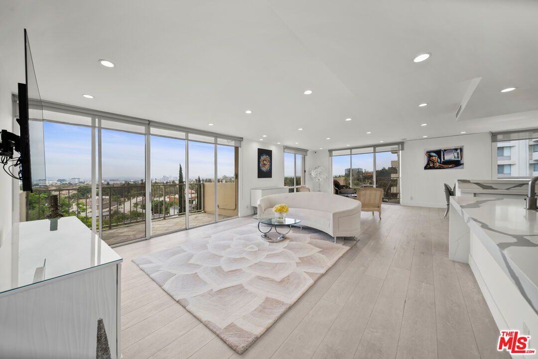 Interior, Kitchen, Living room, Recessed Lighting, Wood Texture Flooring