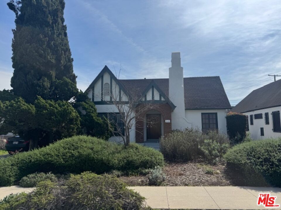 Exterior, Facade, Tudor Revival