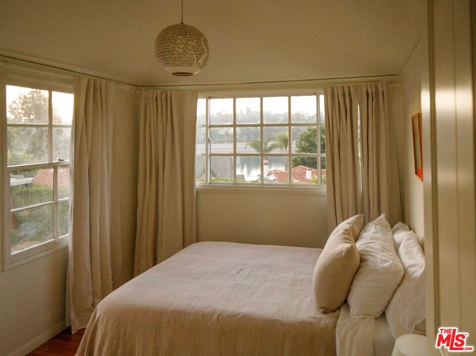 Bedroom, Interior, Pendant Lights, Wood Texture Flooring