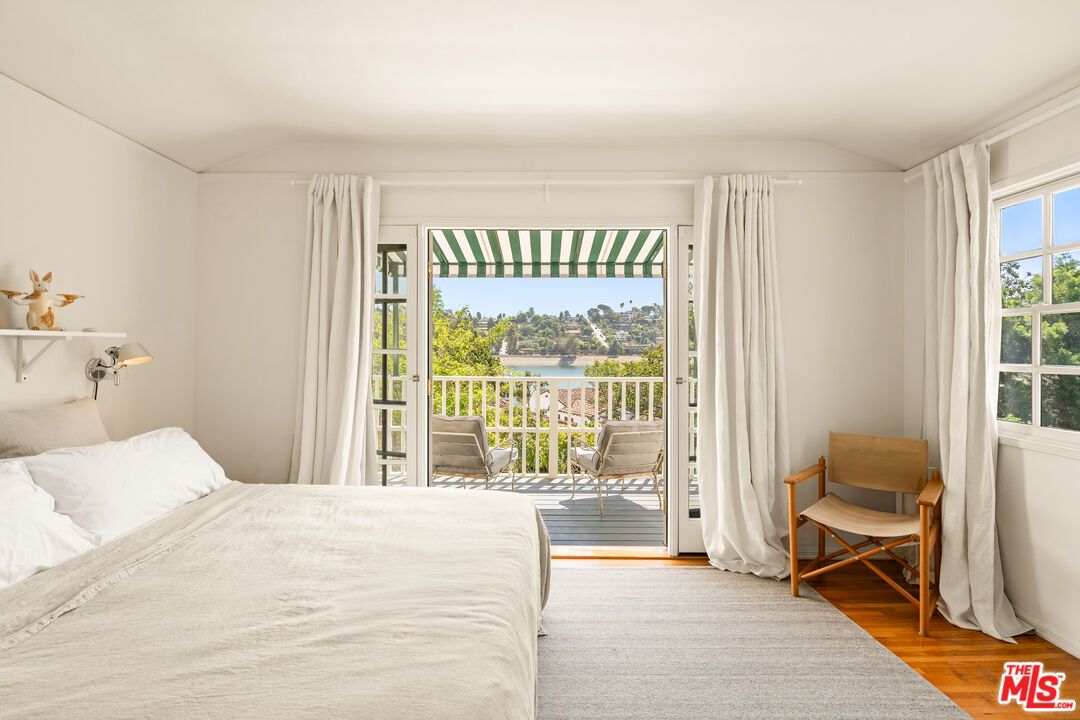 Bedroom, Interior, Water, Wood Texture Flooring