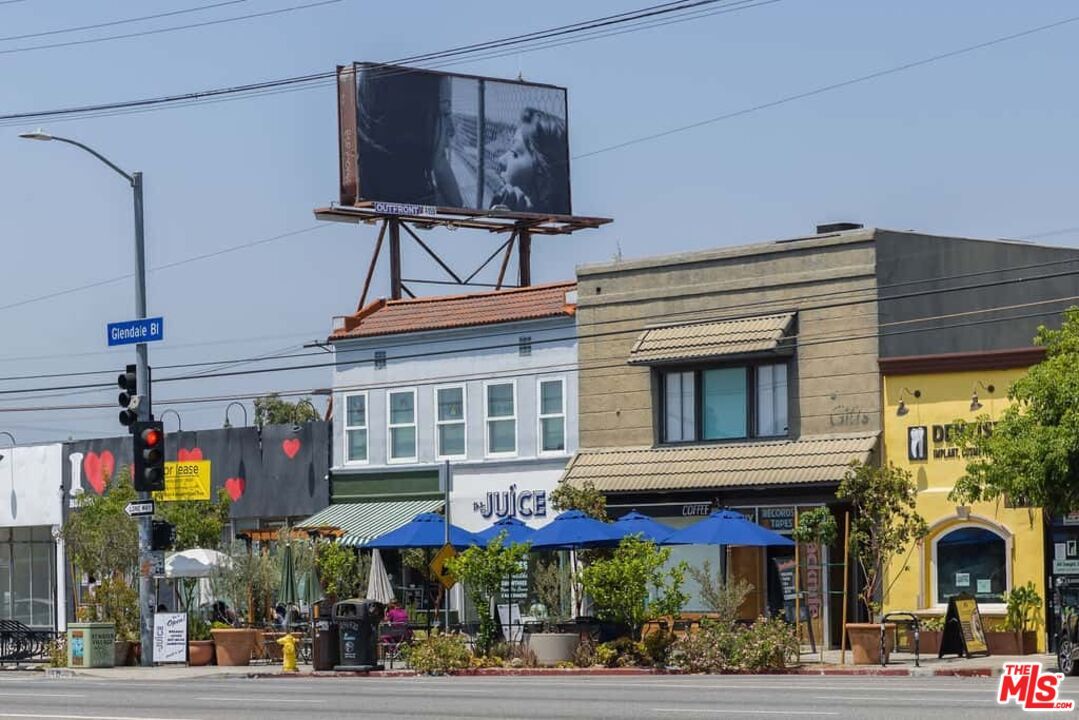 Exterior, Facade, Rowhouse