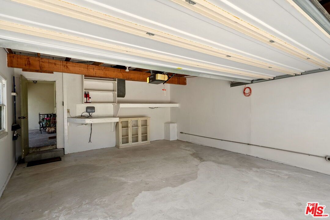 Garage, Interior