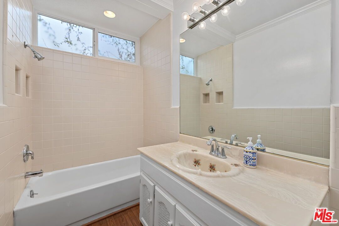 Bathroom, Interior, Recessed Lighting, Wood Texture Flooring