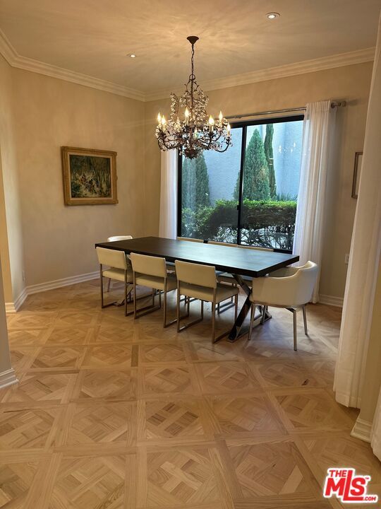 Chandelier, Dining room, Interior, Recessed Lighting, Wood Texture Flooring