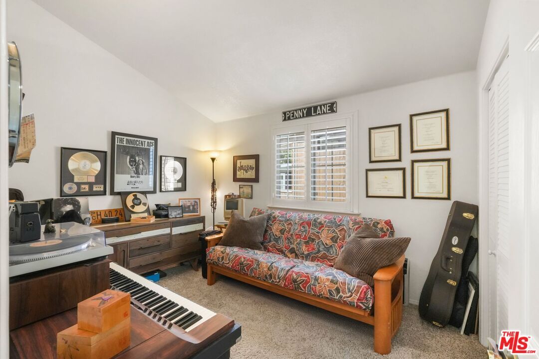 Interior, Living room, Piano