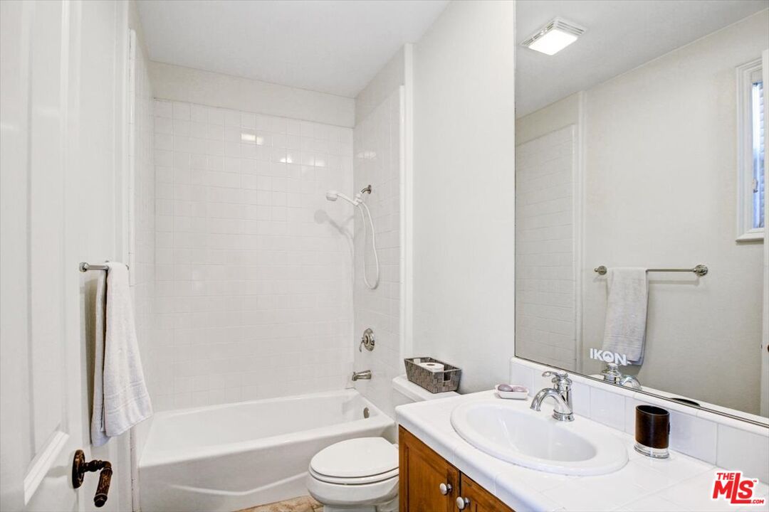 Bathroom, Interior, Tile Countertops