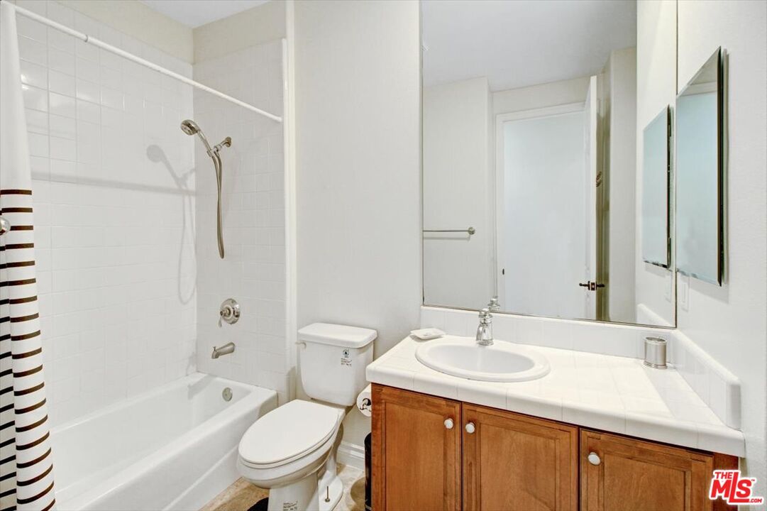 Bathroom, Interior, Tile Countertops