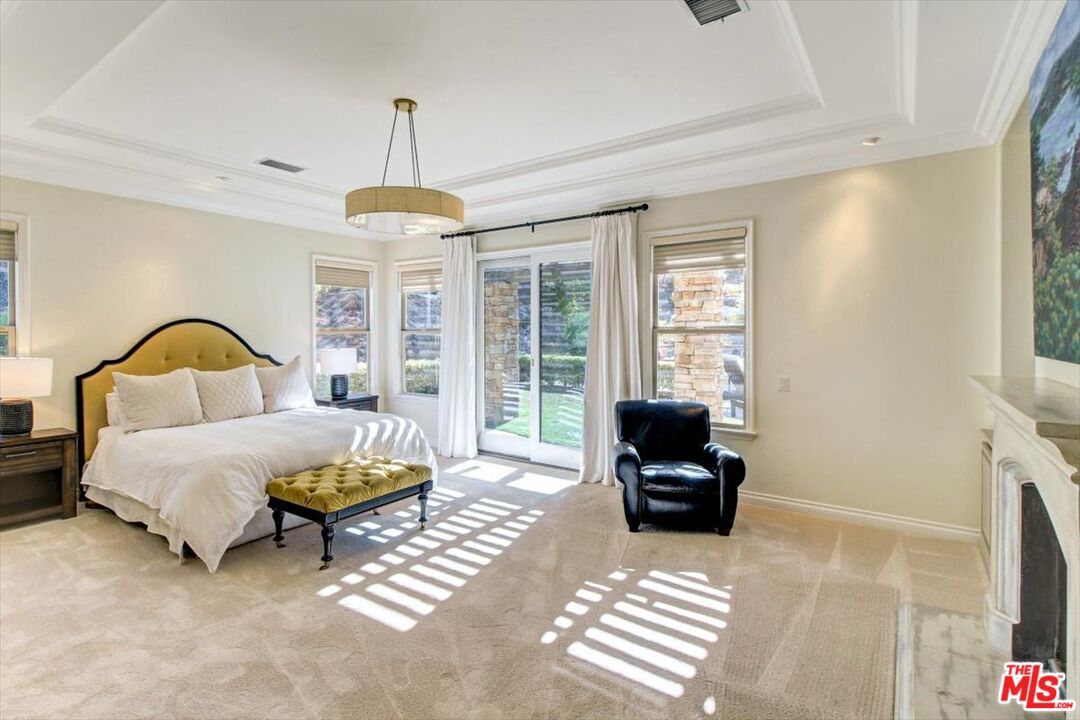 Bedroom, Fireplace, Interior, Pendant Lights, Recessed Lighting