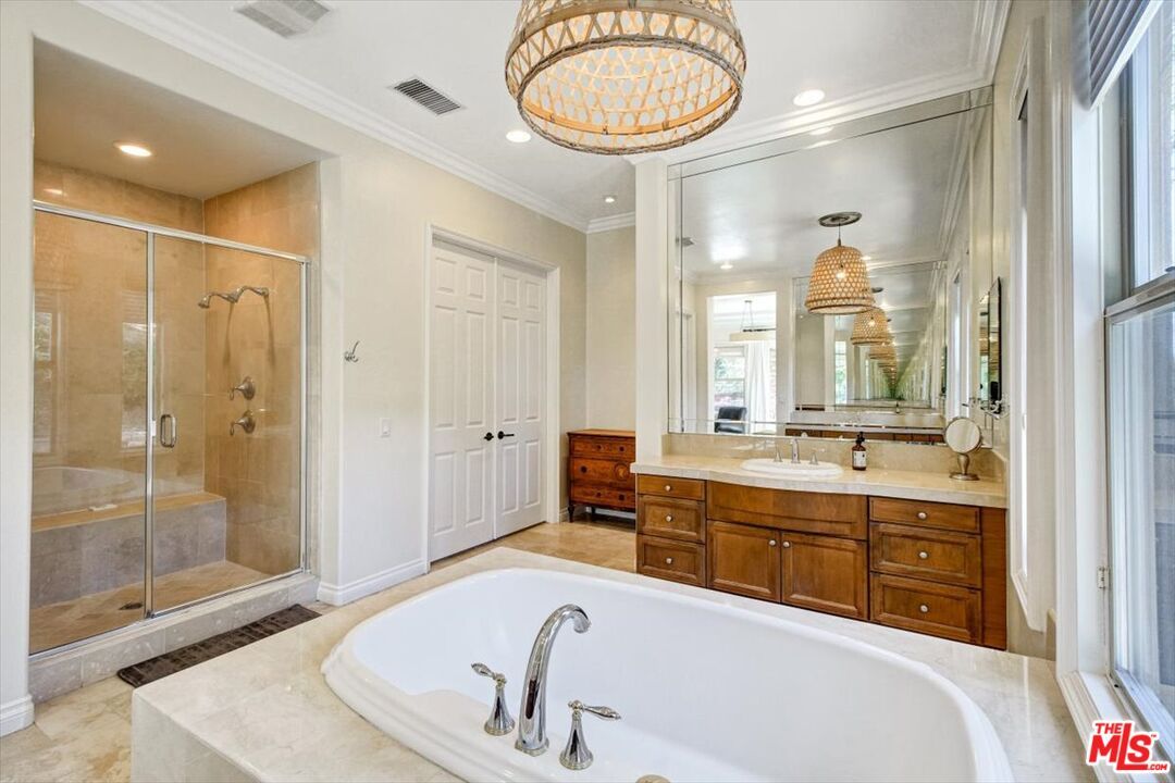 Bathroom, Glass Shower, Interior, Pendant Lights, Recessed Lighting