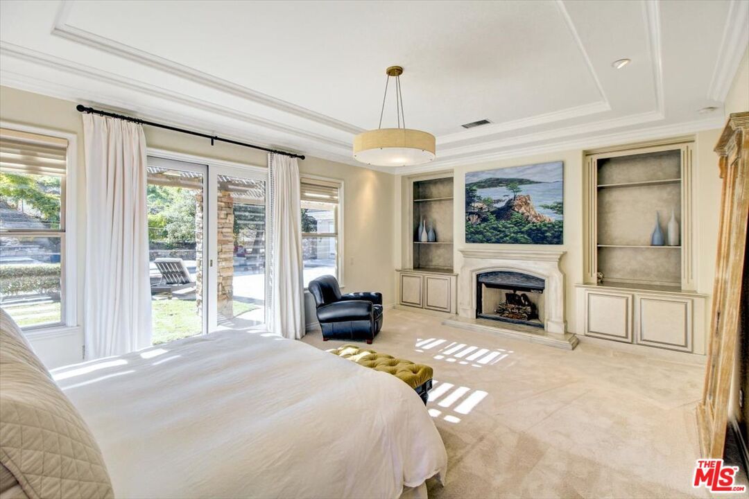 Bedroom, Fireplace, Interior, Pendant Lights, Recessed Lighting