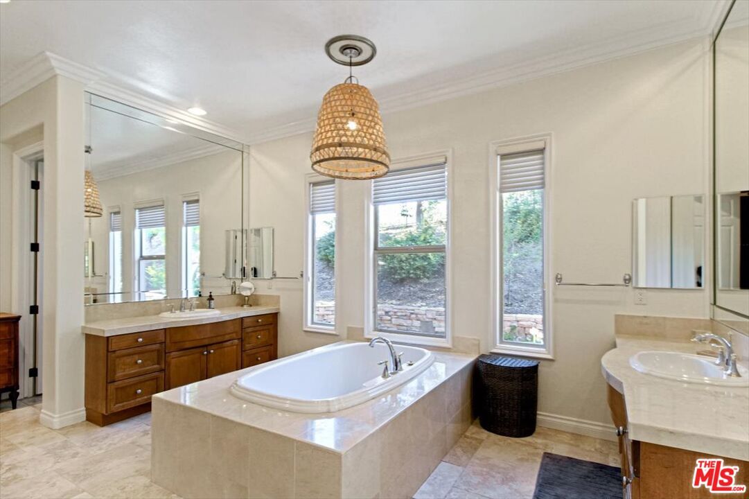Bathroom, Dual Sink Vanities, Interior, Pendant Lights