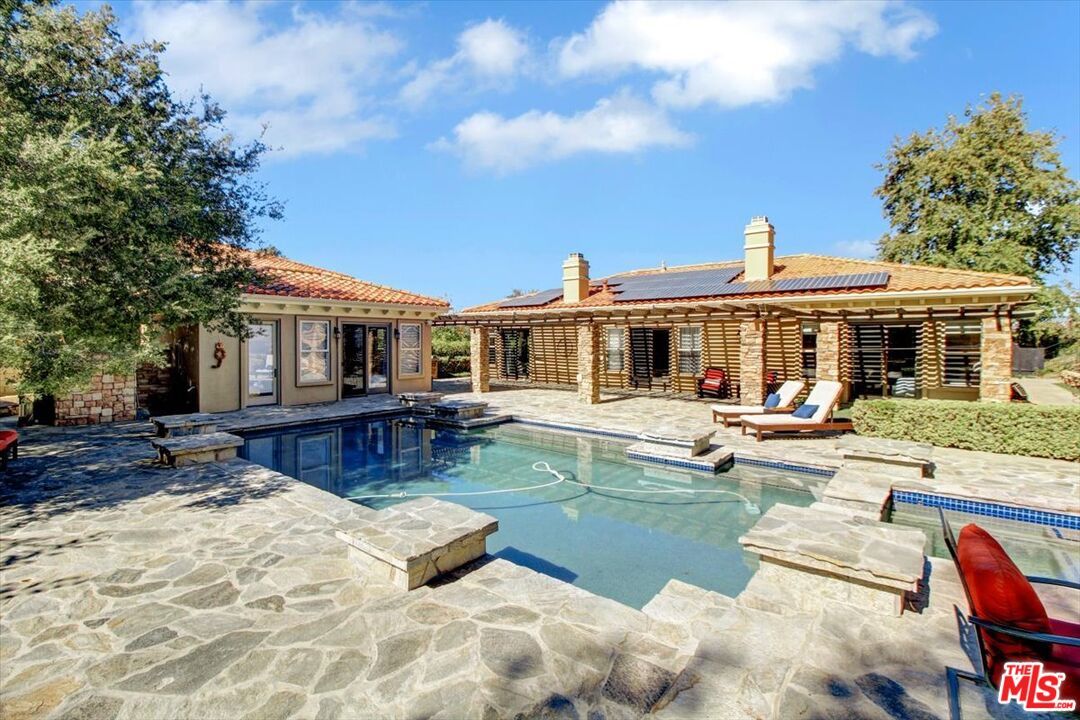 Exterior, Pool