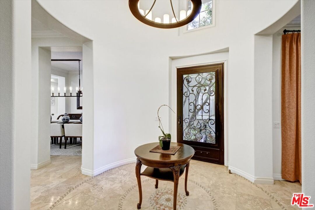 Chandelier, Dining room, Interior, Pendant Lights