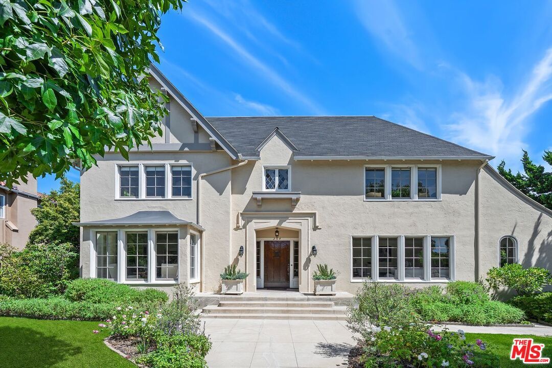 Exterior, Facade, French Provincial
