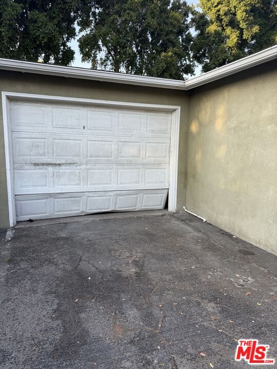 Detached Garage, Exterior