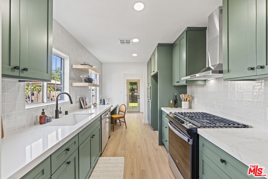 Dining room, Interior, Kitchen, Recessed Lighting, Stainless Steel Appliances, Wood Texture Flooring