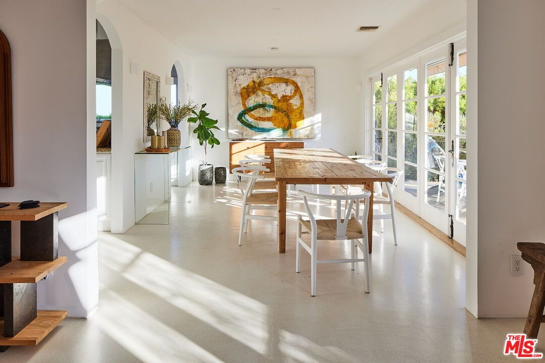 Dining room, Interior, Recessed Lighting