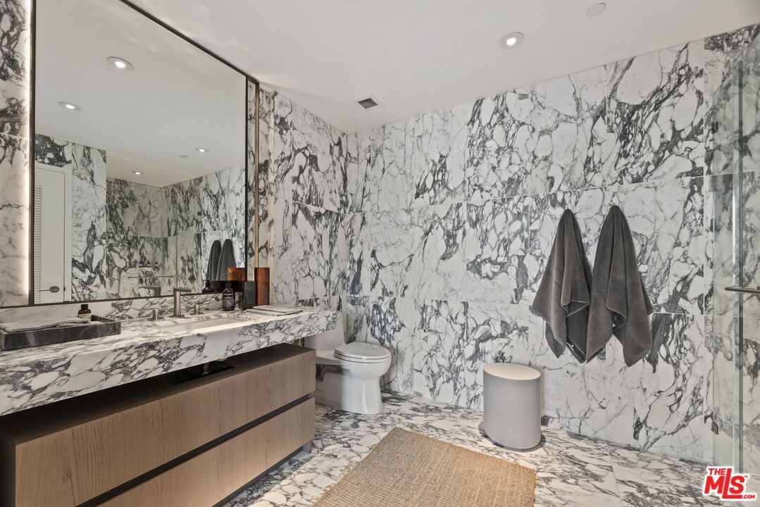 Bathroom, Interior, Marble, Marble Walls, Recessed Lighting