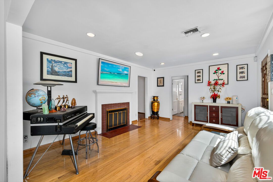Fireplace, Interior, Living room, Piano, Recessed Lighting, Wood Texture Flooring