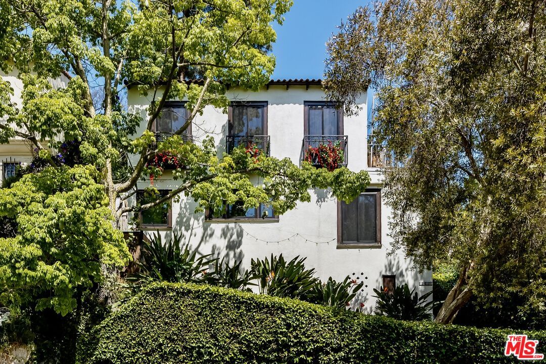 Exterior, Facade, Spanish Mediterranean