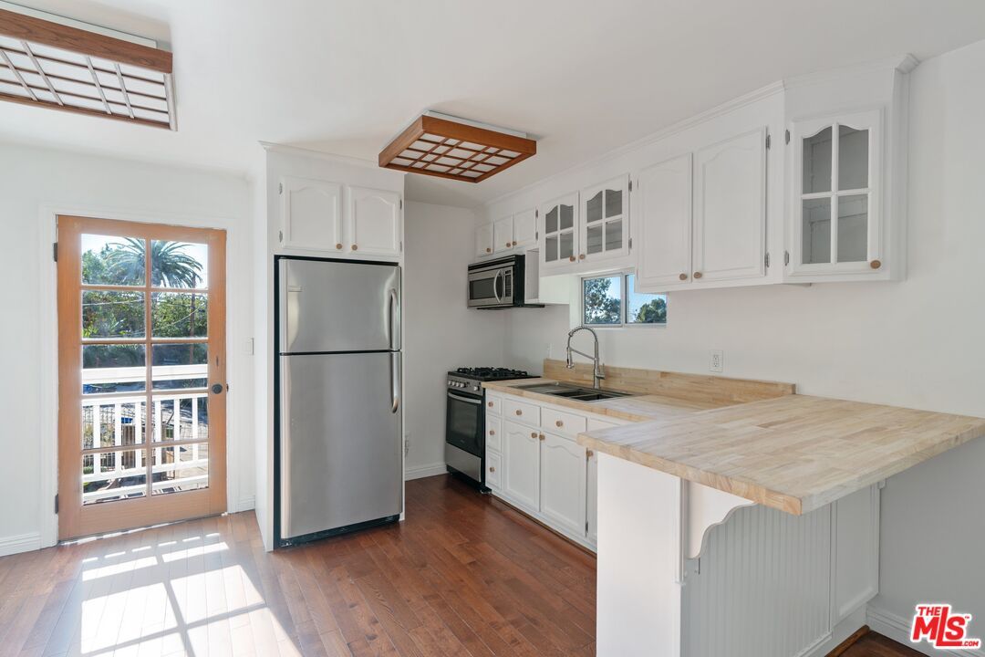 Interior, Kitchen, Wood Texture Flooring