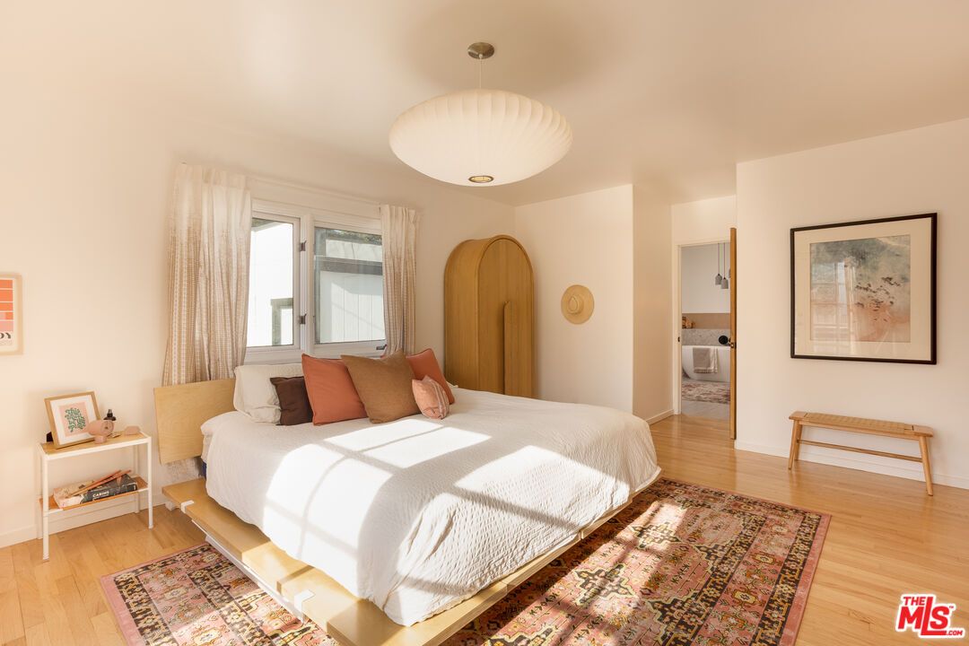 Bedroom, Interior, Pendant Lights, Wood Texture Flooring
