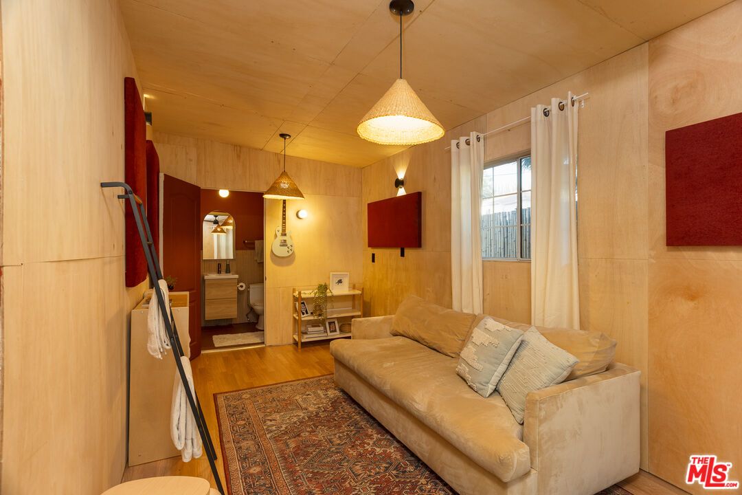 Interior, Pendant Lights, Wood Texture Flooring