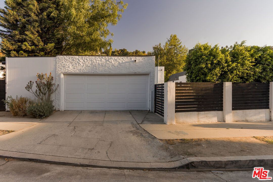 Detached Garage, Exterior