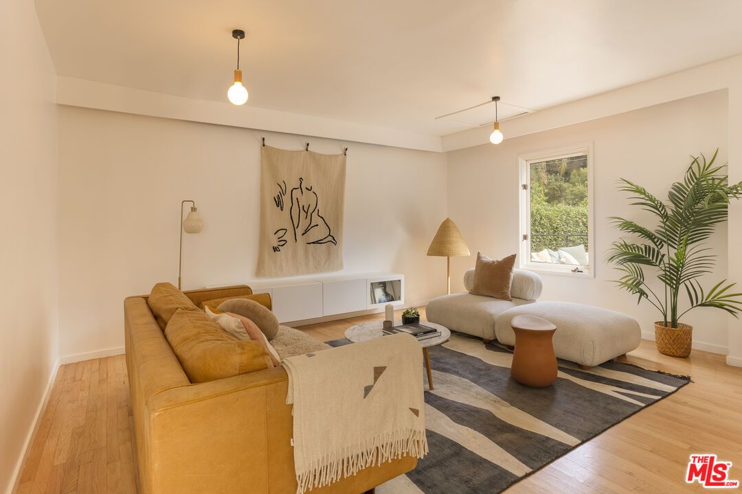 Interior, Living room, Pendant Lights, Wood Texture Flooring