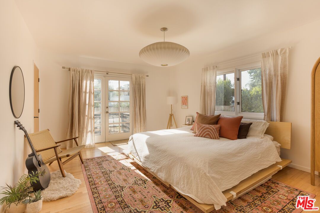 Bedroom, Interior, Pendant Lights, Wood Texture Flooring