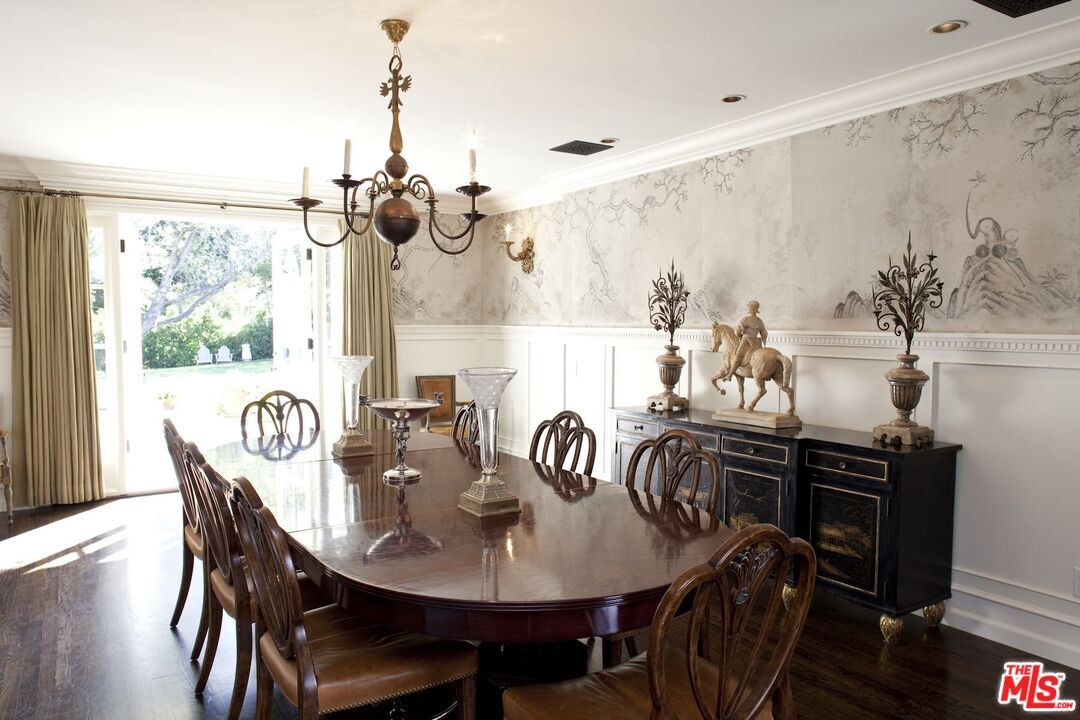 Chandelier, Dining room, Interior, Marble Walls, Recessed Lighting, Wood Texture Flooring