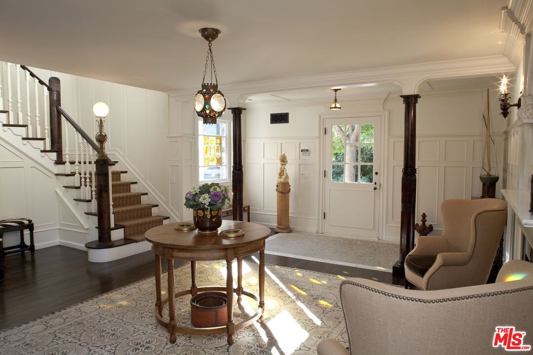 Interior, Pendant Lights, Wood Texture Flooring