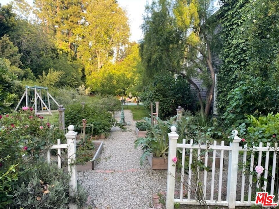 Backyard, Exterior, Playground
