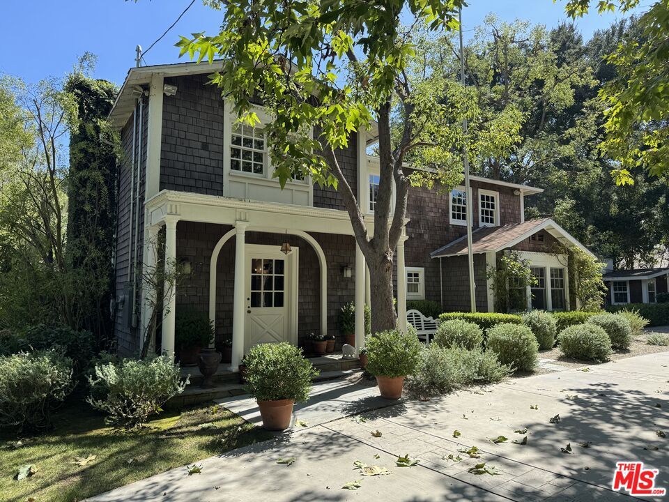 Exterior, Facade, American Foursquare