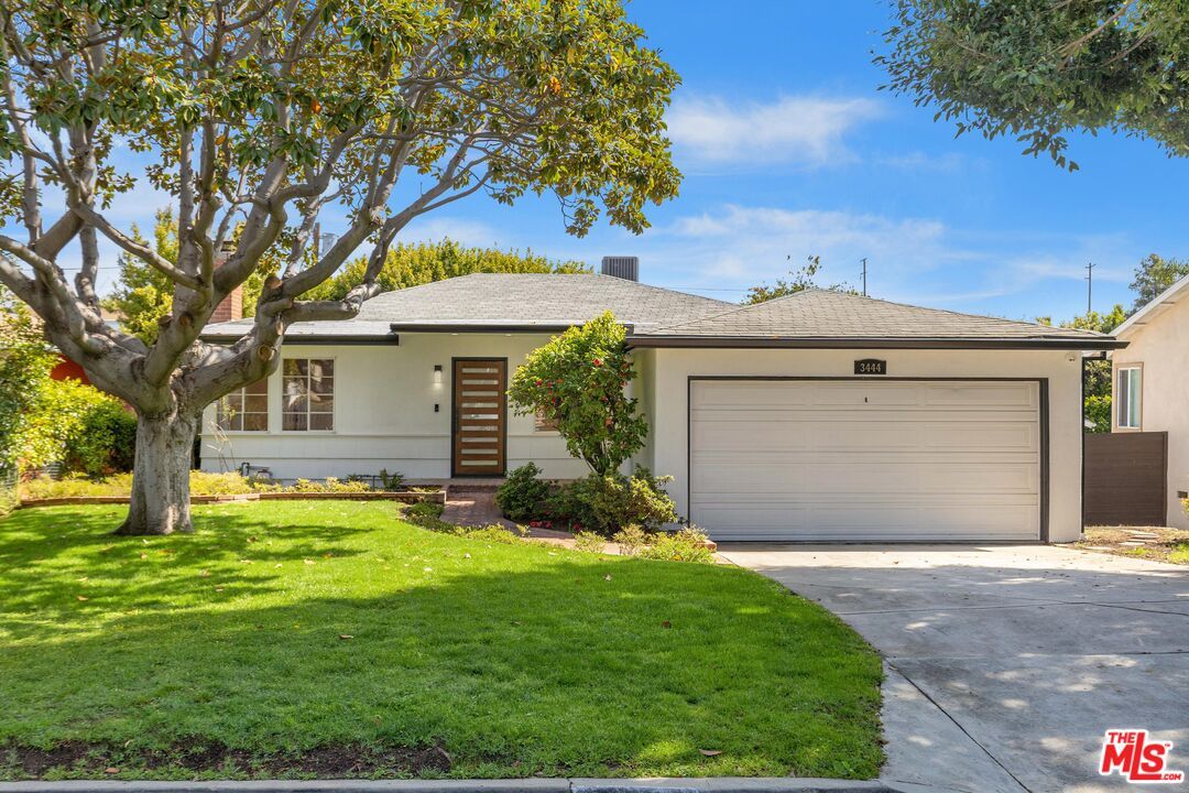 Attached, Exterior, Facade, Ranch