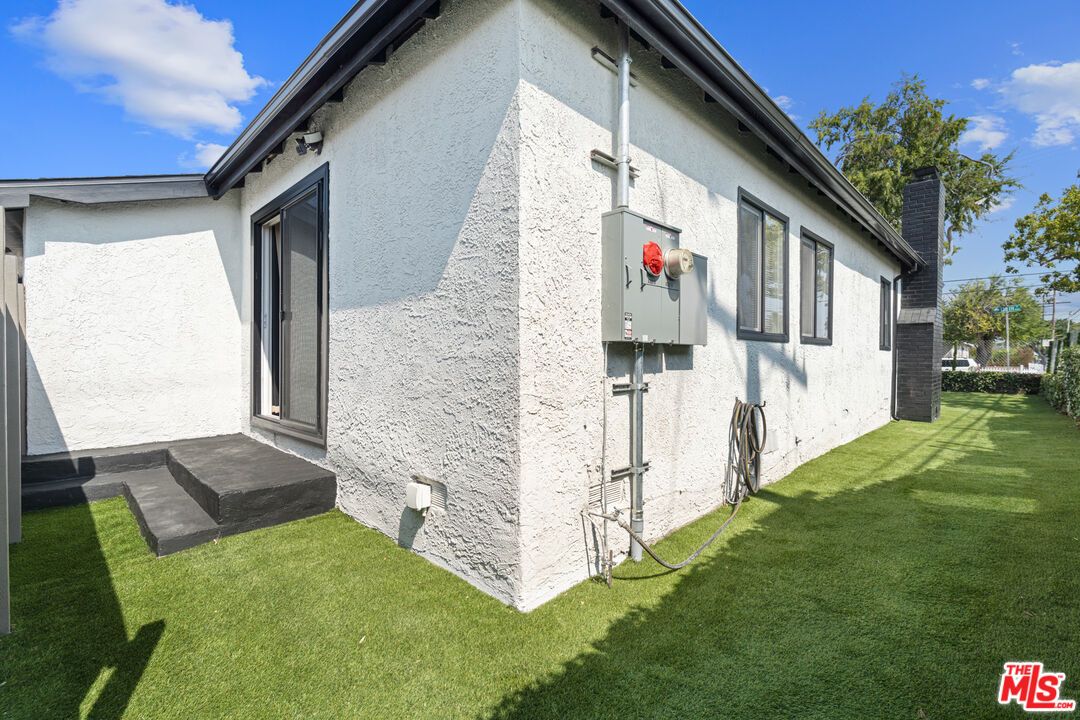 Backyard, Exterior