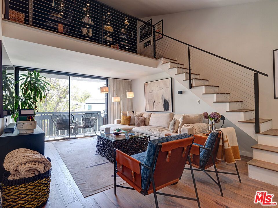 Interior, Living room, Pendant Lights, Wood Texture Flooring