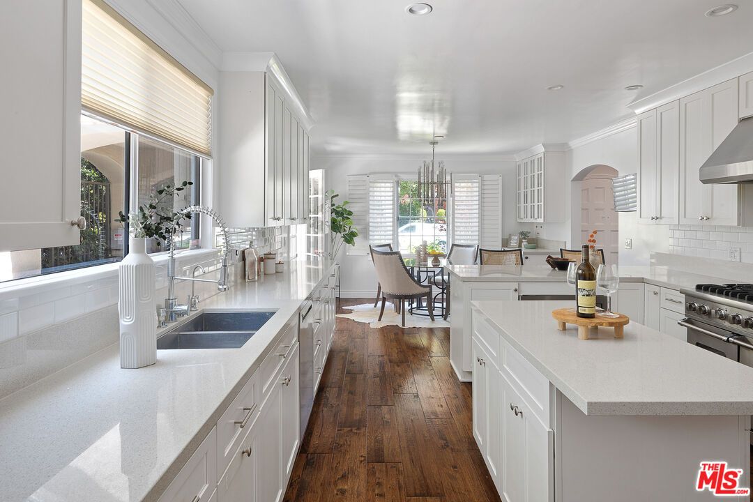 Chandelier, Dining room, Interior, Kitchen, Recessed Lighting, Stainless Steel Appliances, Wood Texture Flooring