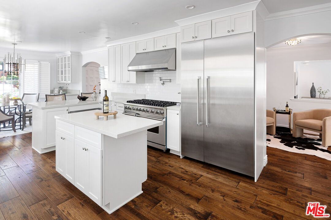 Chandelier, Dining room, Interior, Kitchen, Recessed Lighting, Stainless Steel Appliances, Wood Texture Flooring