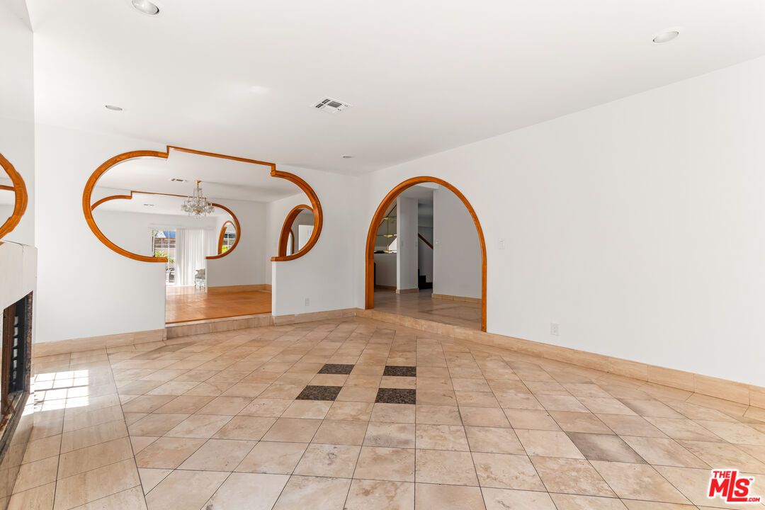 Chandelier, Empty room, Interior, Recessed Lighting