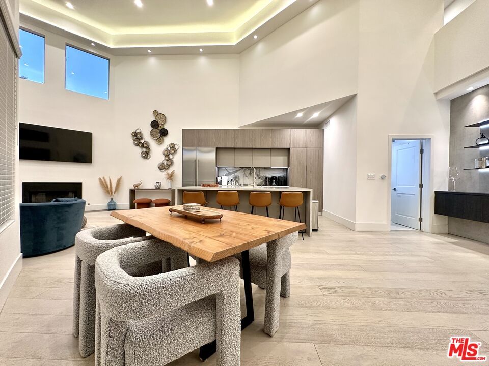 Dining room, Interior, Kitchen, Recessed Lighting, Stainless Steel Appliances