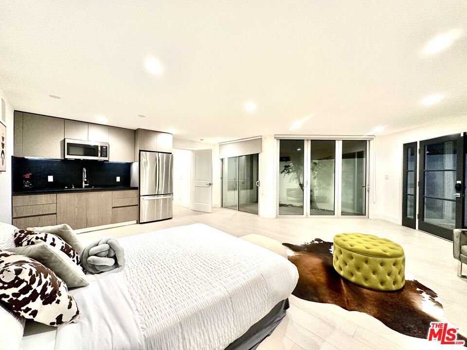 Bedroom, Interior, Kitchen, Recessed Lighting, Stainless Steel Appliances