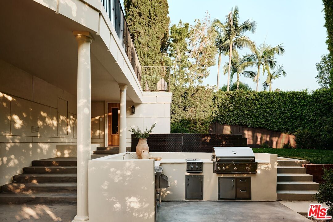 Exterior, Outdoor Kitchen