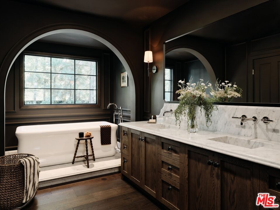 Bathroom, Dual Sink Vanities, Interior, Wood Texture Flooring