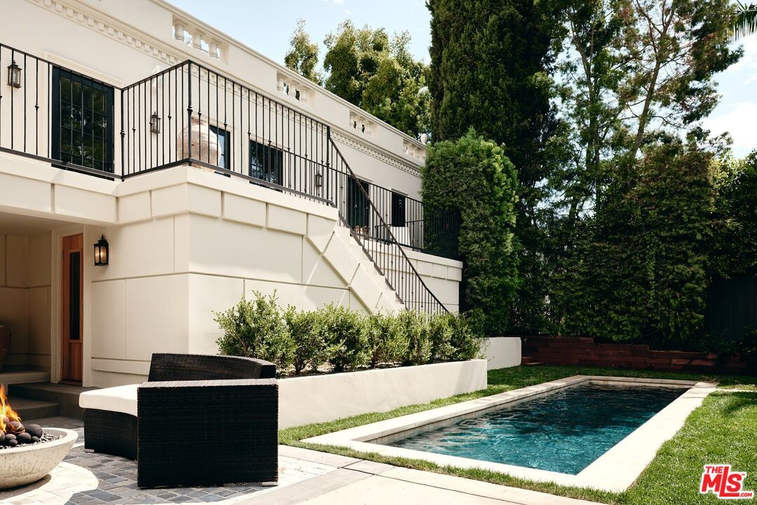 Exterior, Pool