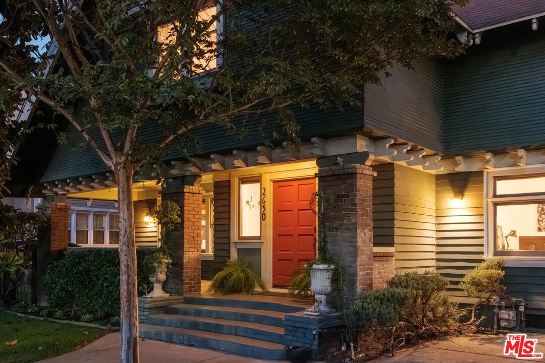 Exterior, Facade, Mediterranean