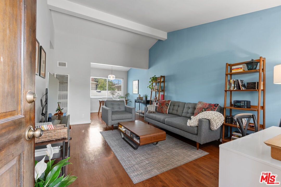 Interior, Living room, Pendant Lights, Wood Texture Flooring